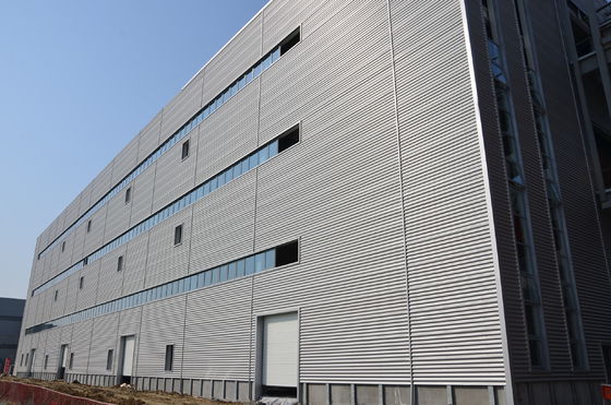 EN Norma Q355 Oficina de estruturas de aço leve com telhado de chapa de aço ondulado