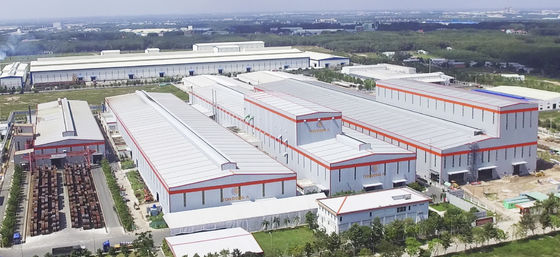 Edifícios pré-construídos de aço moderno e polivalente Edifícios de metal contemporâneos