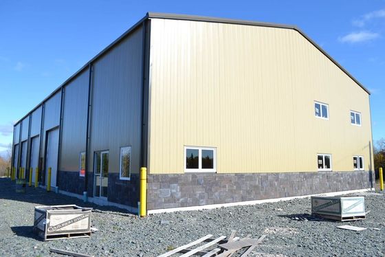 Estrutura de aço, oficina de serviços de automóveis, engenheiro de projeto de estruturas, guiado na construção do local