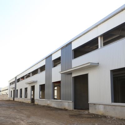 Construção de estruturas pré-fabricadas de aço