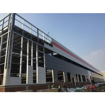 Edifícios pré-fabricados com estrutura metálica de painéis sandwich isolados