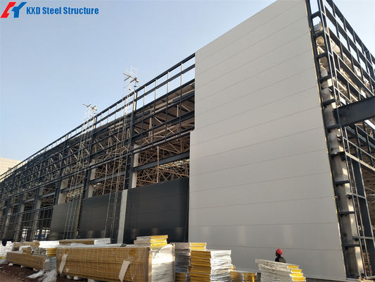 Construção de telhados isolados para construção pré-fabricados