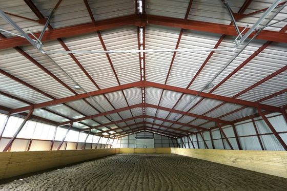Kits de galpão para hipismo indoor com estrutura de aço leve e design gratuito