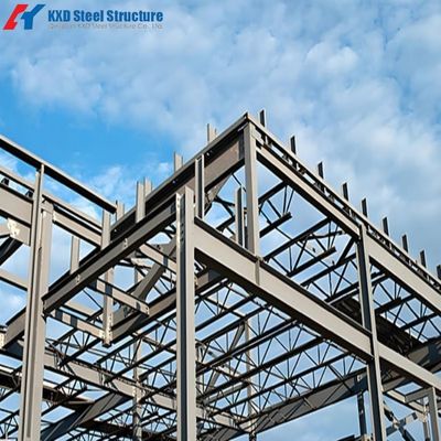 Armazém pré-fabricado de aço: Vão livre amplo de até 60m