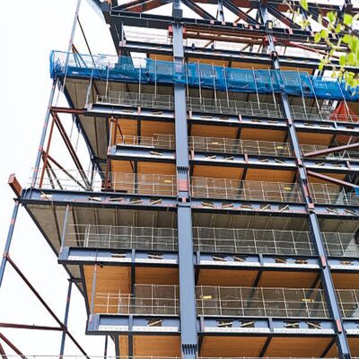 Construção pré-fabricada de estruturas de aço com aço Q235/Q345 e materiais resistentes ao fogo para 20-50 anos de vida útil