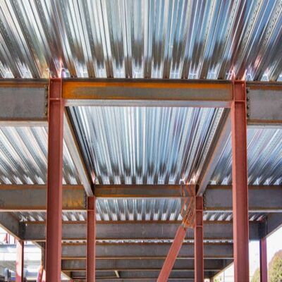 Edifício pré-fabricado de aço de alta resistência com vida útil de mais de 50 anos e projeto personalizável para uso industrial e comercial