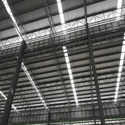 Armazém pré-fabricado acessível com instalação rápida e dimensões personalizáveis para uso industrial